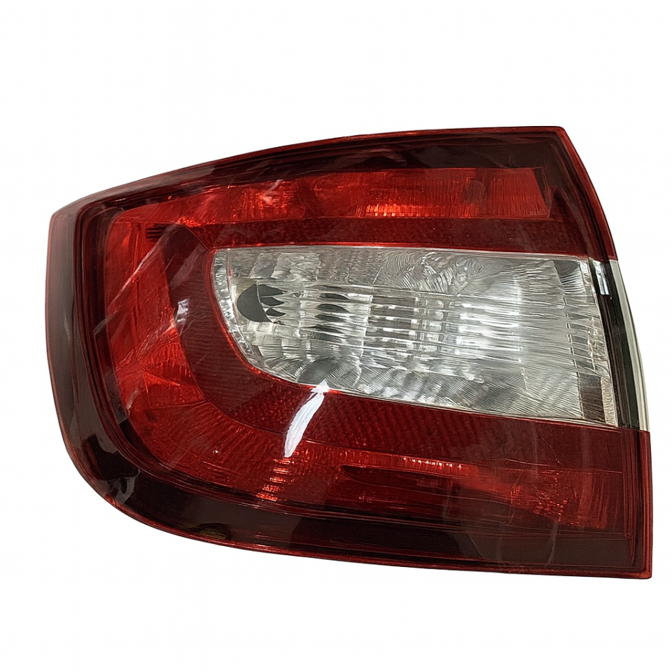 5JH945111A ARKA STOP LAMBASI KARARTMALI SOL RAPİD 2013 ve Üzeri