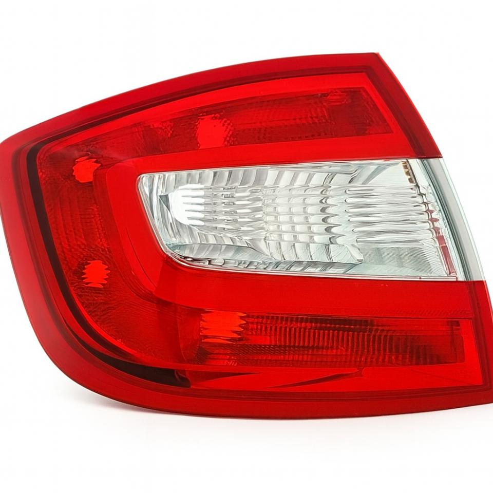 5JH945112 ARKA STOP LAMBASI SAG  RAPİD 2013 ve Üzeri